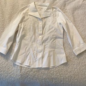 Embroidered white button up ✨LAST CHANCE